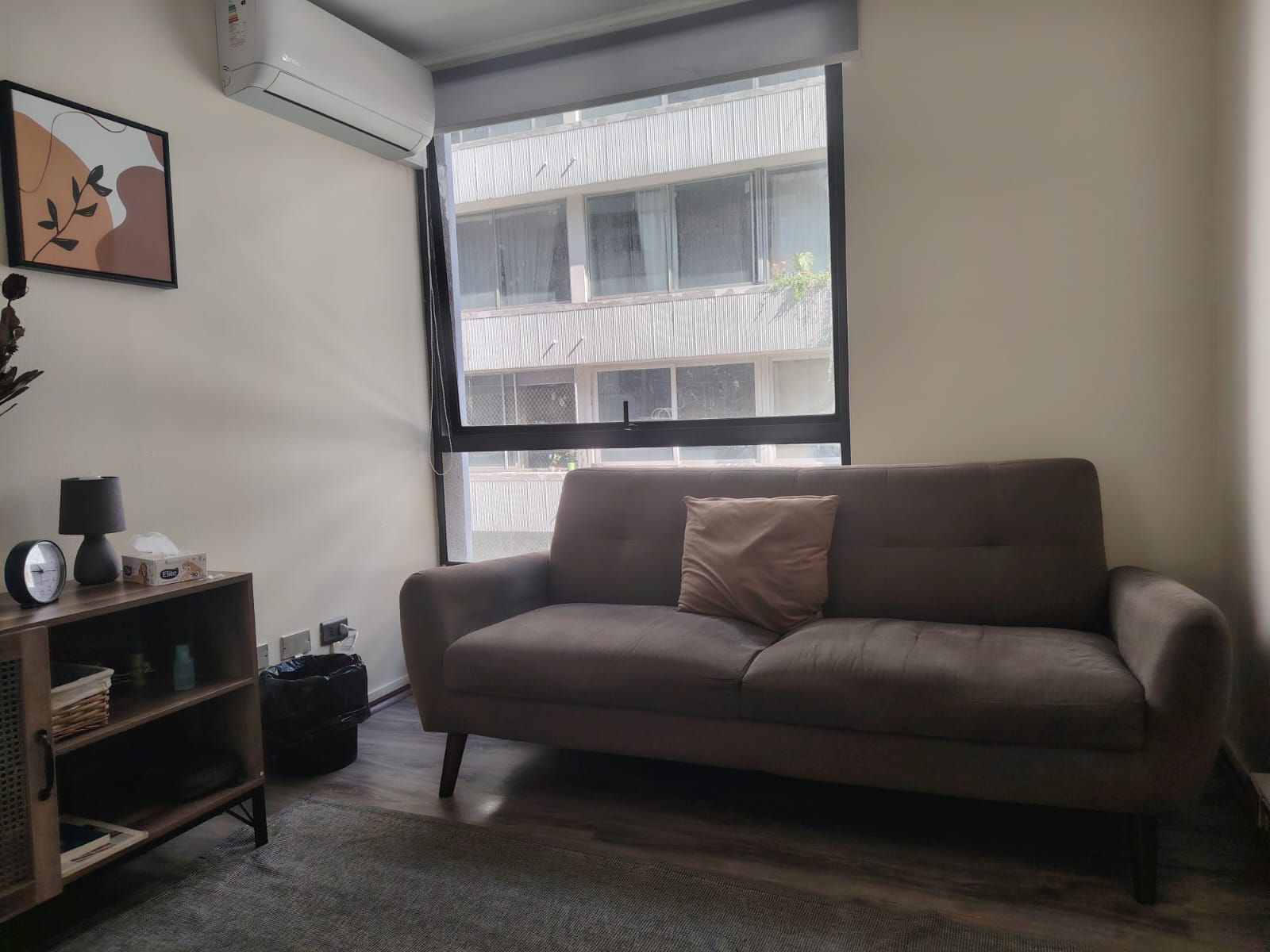 Interior de la consulta de psicología en Providencia, ubicada a pasos del Metro Pedro de Valdivia